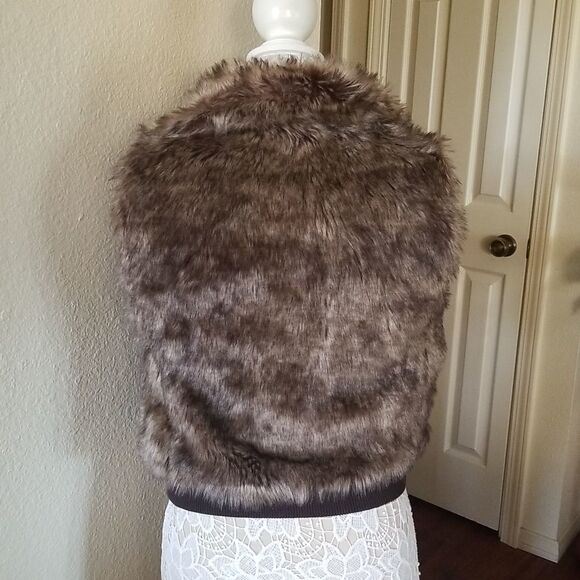 XXI Faux Fur Vest - Picture 4 of 10
